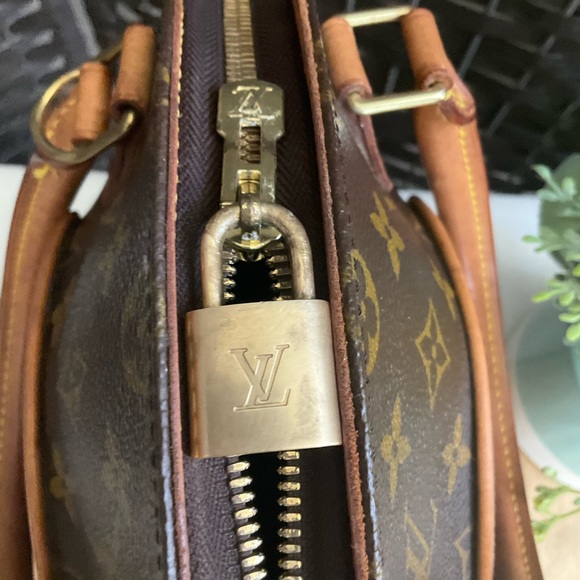 Louis Vuitton LV Monogram Ellipse PM - Picture 14 of 16